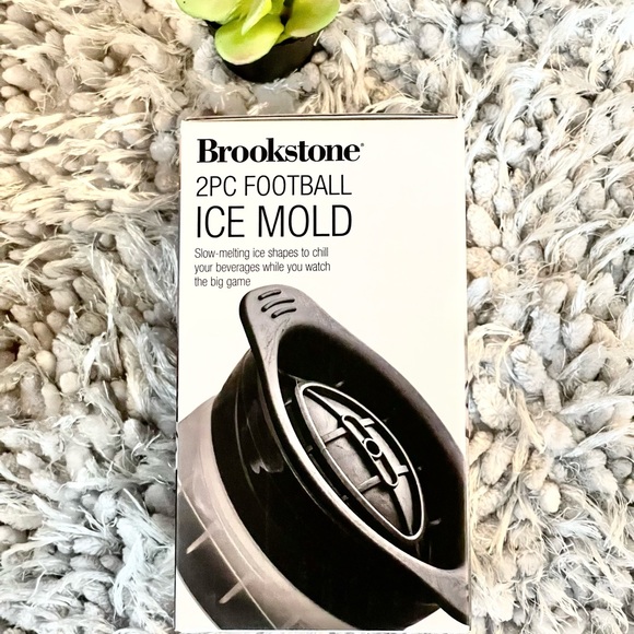 New with tags 2PC FOOTBALL ICE MOLD MAKES FOOTBALL SHAPED SLOW MELTING CUBES.🏈 - Picture 3 of 4